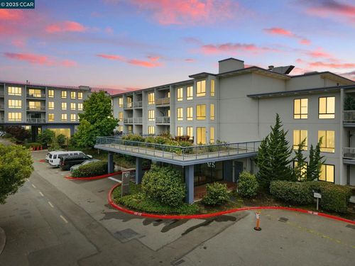 a208-9 Commodore Dr, Emeryville, CA, 94608-1652 | Card Image