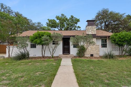 225 North St, Boerne, TX, 78006-1633 | Card Image