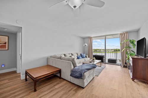 5b-470 Executive Center Dr, West Palm Beach, FL, 33401-2900 | Card Image