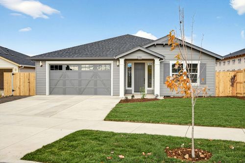 3751 Carlin Dr, Medford, OR, 97504-4138 | Card Image