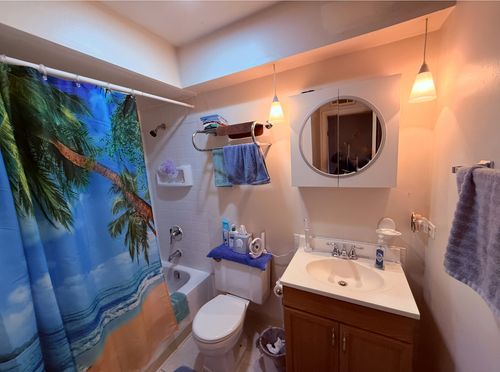 apt-103-3A Kingery Quarter, Willowbrook, IL, 60527-6523 | Card Image