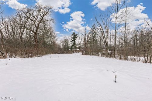 16788 Geneva St, Chagrin Falls, OH, 44023-3737 | Card Image