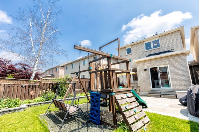 12 Charles Sturdy Rd, House attached with 4 bedrooms, 3 bathrooms and 1 parking in Markham ON | Image 28