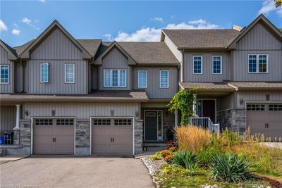 142 Windflower Dr, Townhouse with 3 bedrooms, 2 bathrooms and 2 parking in Kitchener ON | Image 2