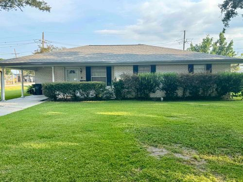 816 Funderburk Ave, Houma, LA, 70364-1827 | Card Image