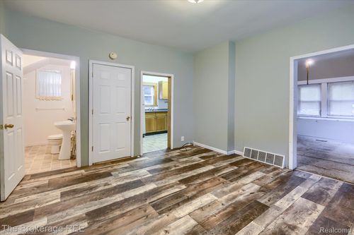 218 New St, Clio, MI, 48420-1320 | Card Image