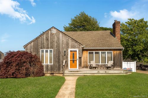 42 Buchanan Ave, Amityville, NY, 11701-4048 | Card Image