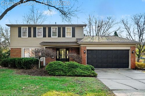 3836 Meadowbrook Dr, Troy, MI, 48084-1767 | Card Image