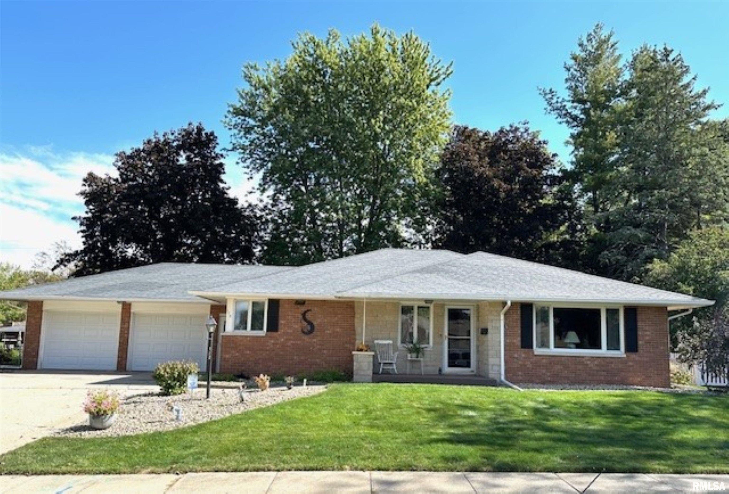 12th Ave, DE Witt, IA 52742