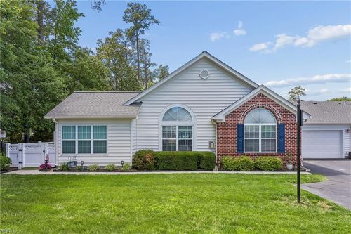 122 Garman Loop, Yorktown, VA, 23690-4100 | Card Image