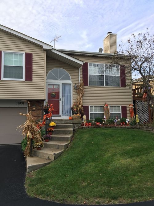 19831 Edinburgh Ln, Frankfort, IL, 60423-6924 | Card Image