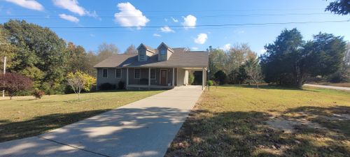 104 Oak Crest Dr, Tennessee Ridge, TN, 37178-6065 | Card Image