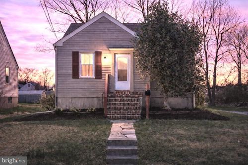 28 W Center Ave, Maple Shade, NJ, 08052-2835 | Card Image