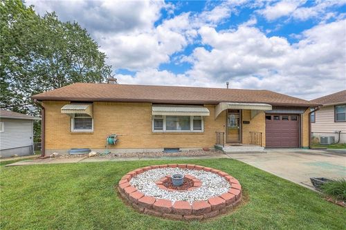 3919 S Lynn St, Independence, MO, 64055-3333 | Card Image