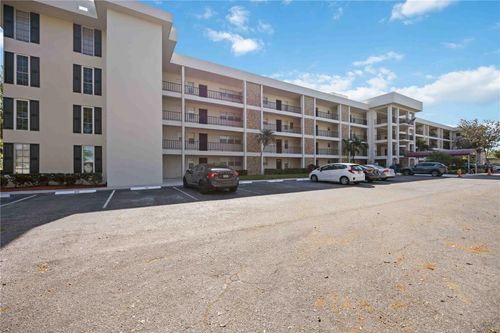 207-7461 W Country Club Dr N, SARASOTA, FL, 34243-4514 | Card Image