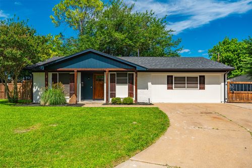 301 Bernice Ct, Burleson, TX, 76028-5301 | Card Image