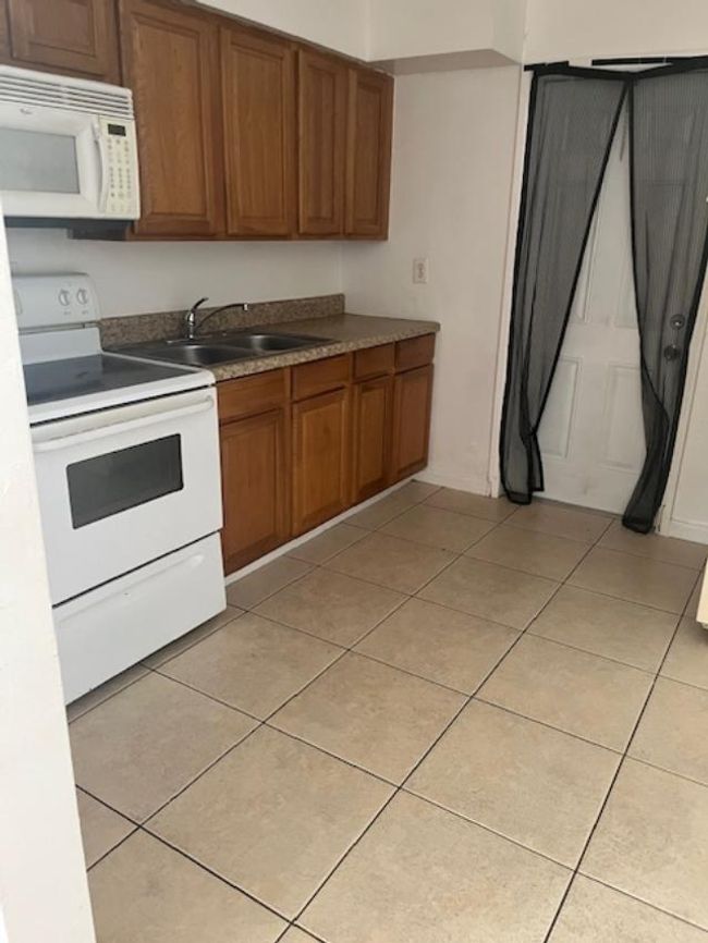 6532 Sw 26 Th St, House other with 2 bedrooms, 1 bathrooms and null parking in Miramar FL | Image 8