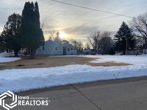 185 6th St Sw, Britt, IA, 50423-1540 | Card Image