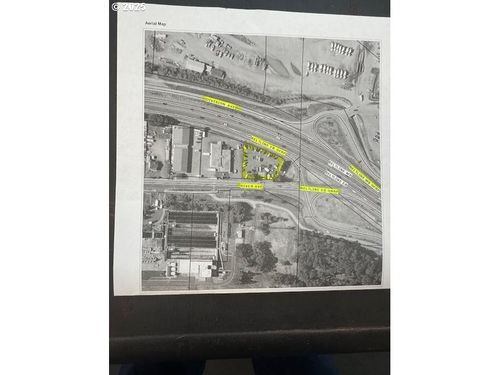 825 River Ave, Eugene, OR, 97404-2515 | Card Image