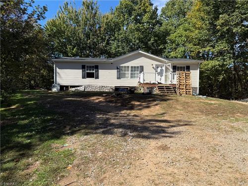 110 Painted Fox Trl, Mount Airy, NC, 27030-4881 | Card Image