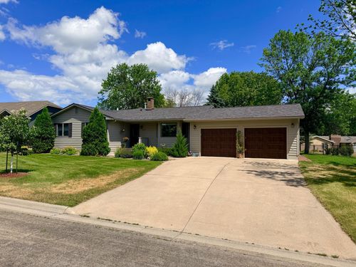 437 Crescent Dr, Albert Lea, MN, 56007-1482 | Card Image