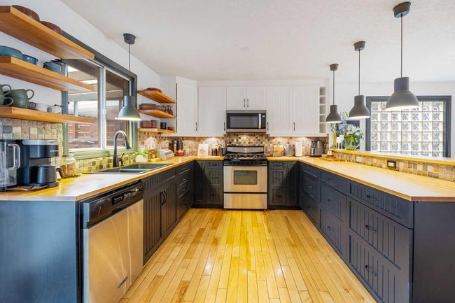 43 Coachwood Place Sw, House other with 4 bedrooms, 4 bathrooms and 4 parking in Calgary AB | Image 12