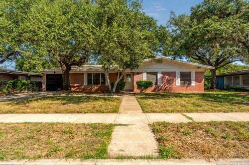 543 Freiling, San Antonio, TX, 78213-3908 | Card Image