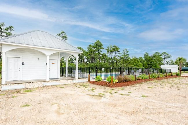 1703 St George's Ct, House other with 3 bedrooms, 2 bathrooms and 4 parking in Eastpoint FL | Image 8