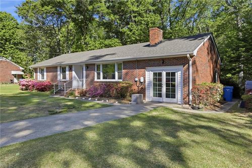 2406 Drum Creek Rd, Chesapeake, VA, 23321-2310 | Card Image