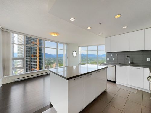 30xx-4880 Bennett Street, Burnaby, BC, V5H0C1 | Card Image