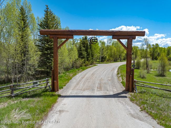 5725 Caddis Fly Dr, House other with 3 bedrooms, 4 bathrooms and null parking in Wilson WY | Image 31