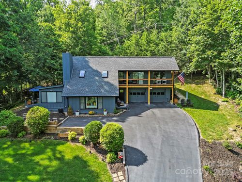 2440 W Cumming Woods Ln, Hendersonville, NC, 28739-8831 | Card Image