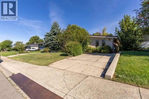 2201 6 Ave N, Lethbridge, AB, T1H0V2 | Card Image
