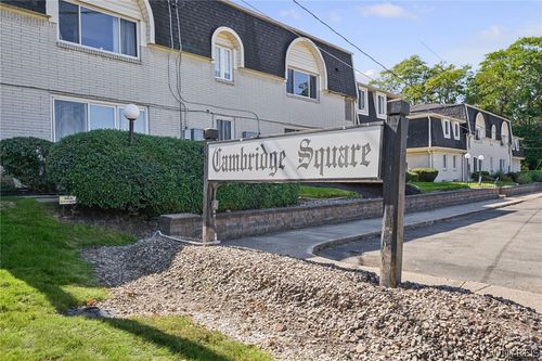 1 Cambridge Sq, Amherst, NY, 14221-4822 | Card Image