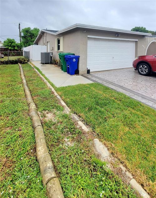 8613 Beekman Dr, Miramar, FL, 33025-2501 | Card Image