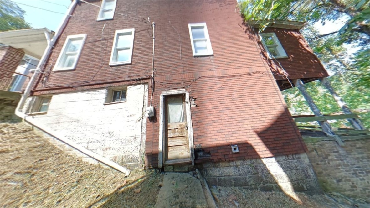 Chess St, Monongahela, PA 15063
