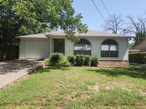 810 Apple St, Fredericksburg, TX, 78624 | Card Image