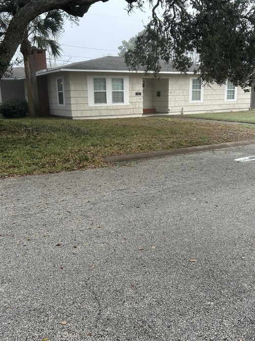 118 Tarpon Ave, Galveston, TX, 77550-3132 | Card Image
