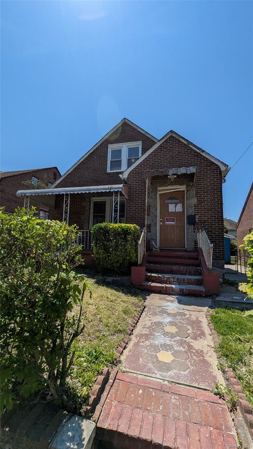 18910 114th Drive, New York, NY, 11412 | Card Image