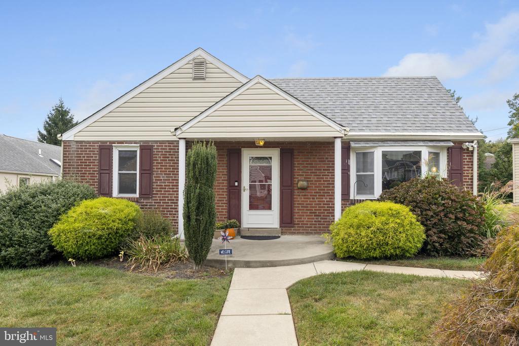 Manor Rd, Broomall, PA 19008