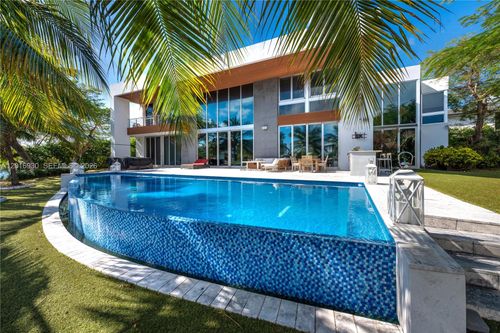 400 Tamarind Dr, Hallandale Beach, FL, 33009-6542 | Card Image