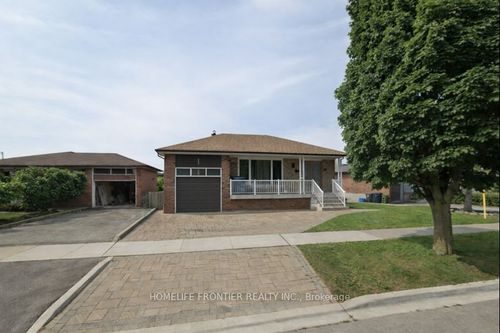31 Dundee Drive, North York, ON, M3N1H7 | Card Image