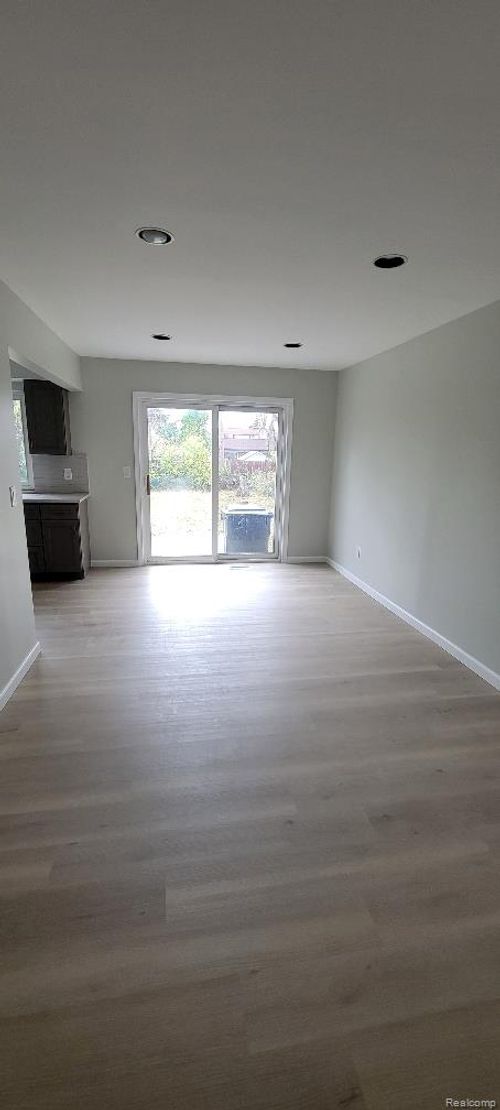 26421 Raine St, Oak Park, MI, 48237-1025 | Card Image