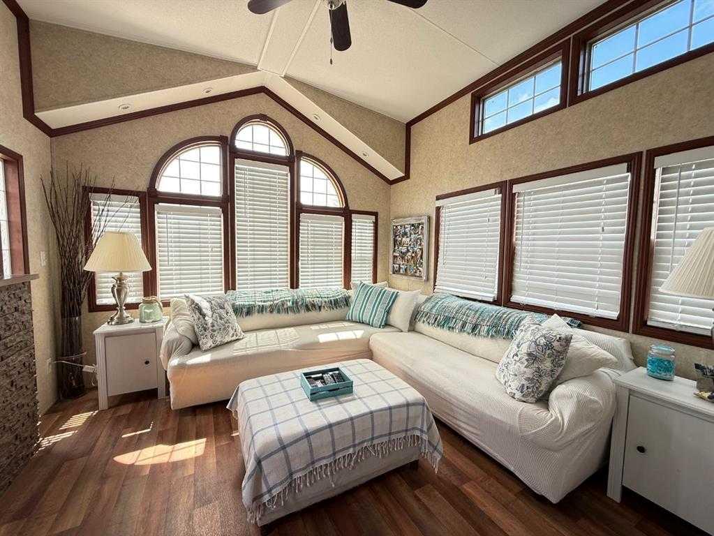 Residential in Lac Des Iles 3