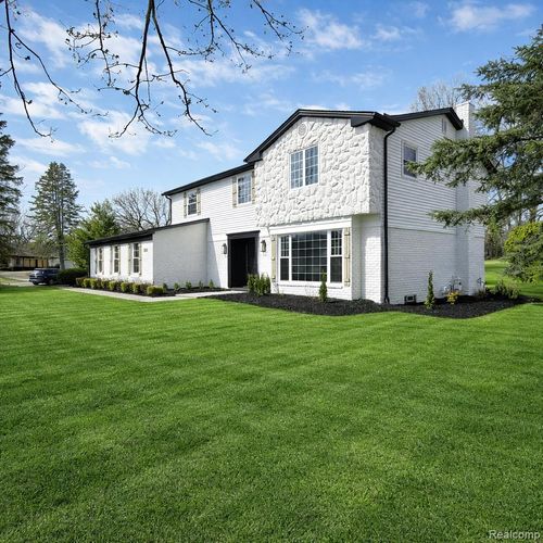 7275 Old Coach Trl, Washington Township, MI, 48094-2158 | Card Image