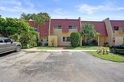 42 Canterbury Ln, Tamarac, FL, 33319-2461 | Card Image