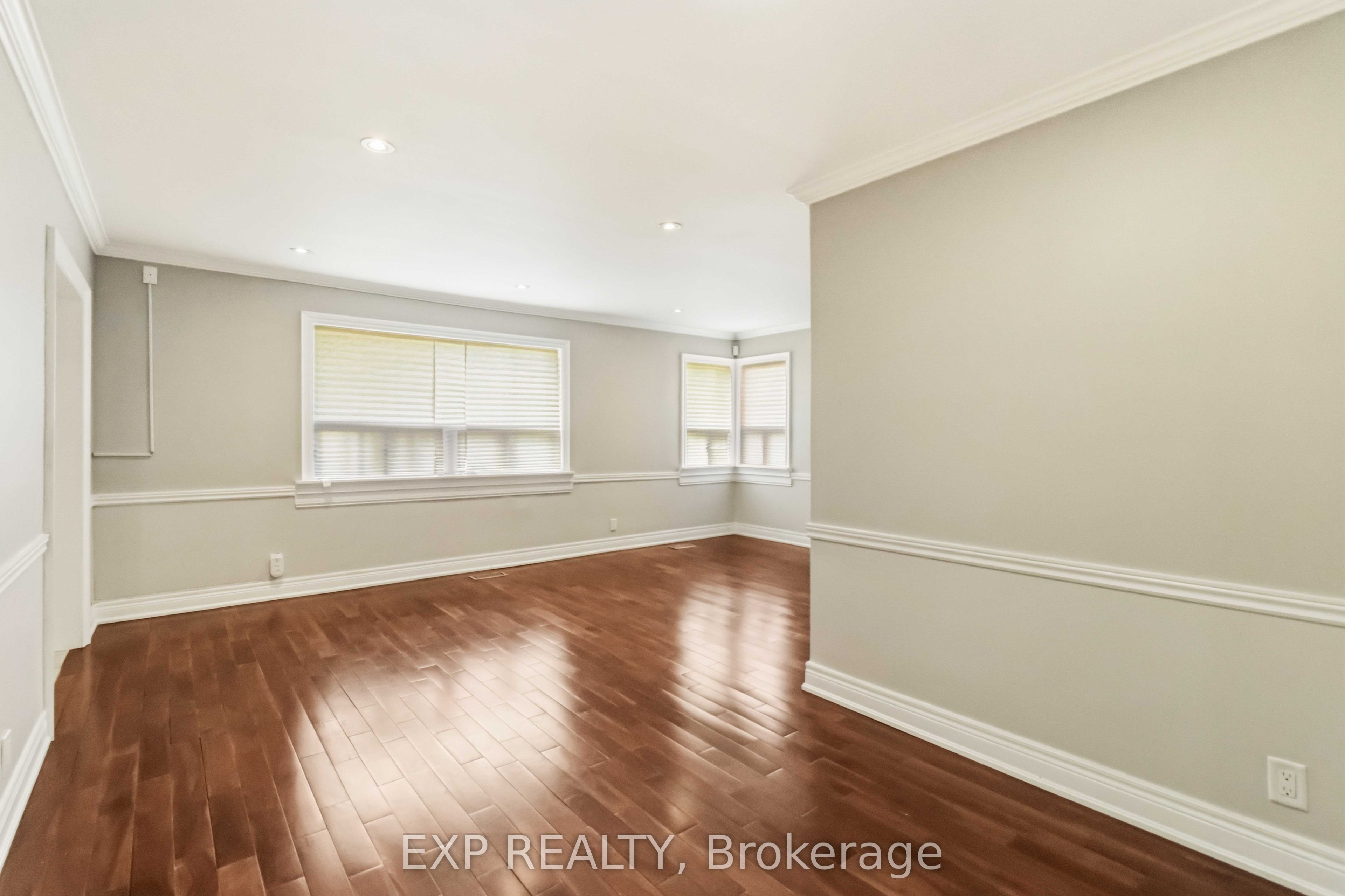 Residential Lease in Toronto W04 5