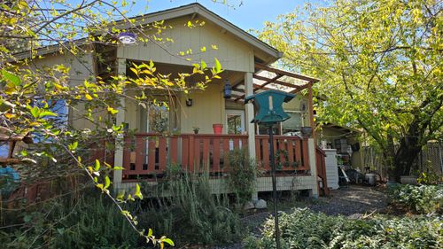 488 Crowson Rd, Ashland, OR, 97520-9501 | Card Image