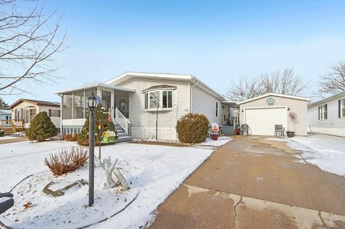 412 Oak Lodge Rd, Waterford, WI, 53185-4454 | Card Image