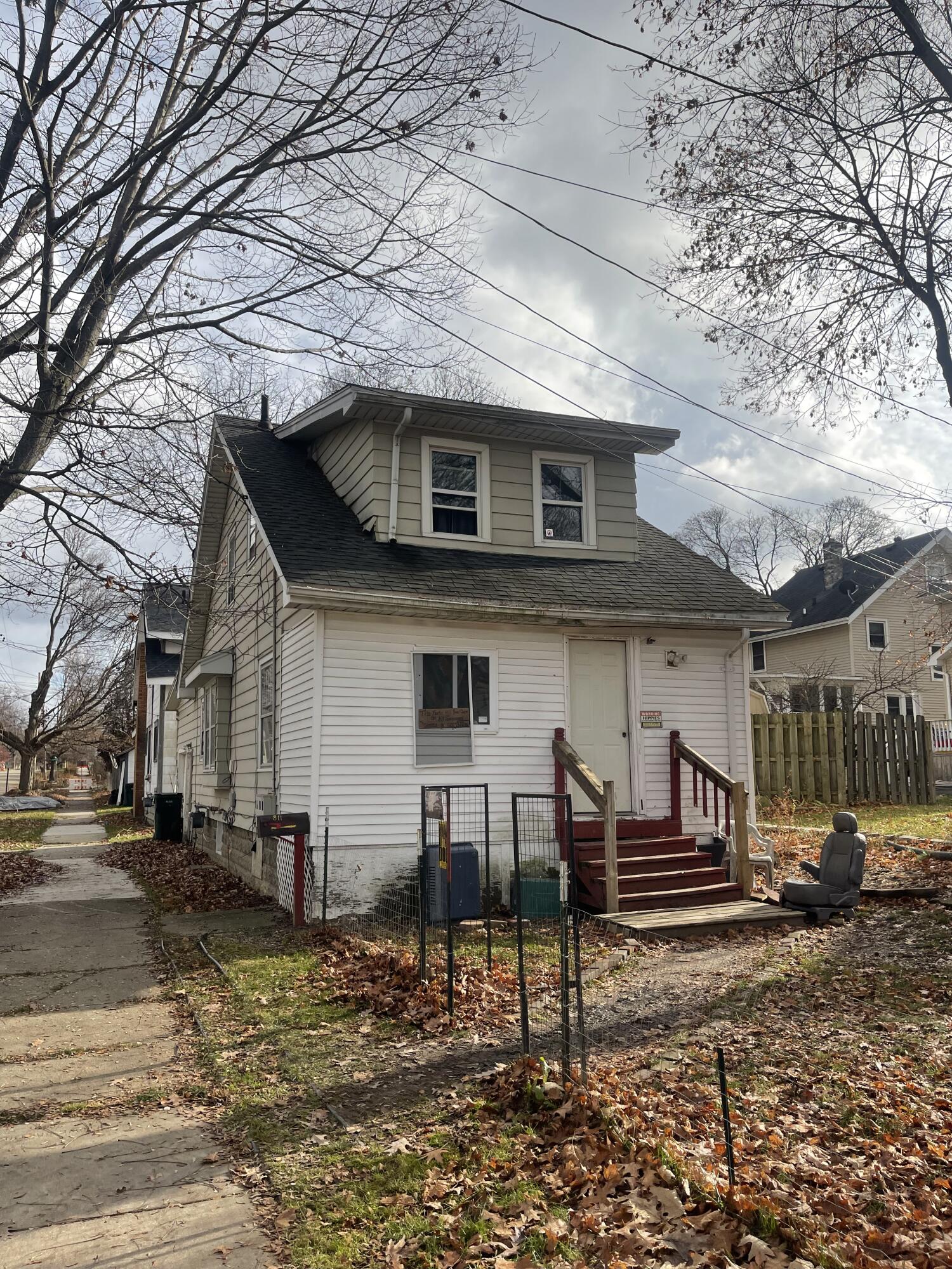 Lapeer St, Lansing, MI 48915
